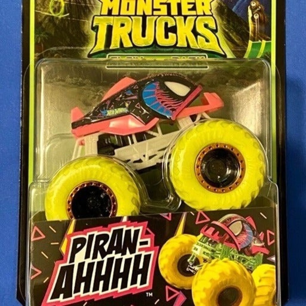 Hot Wheels Monster Trucks Glow In The Dark Piranahhhh 1/64 Die-Cast NIP 2022